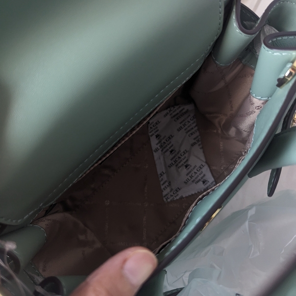NWT Michael Kors Carmen Small Flap Belted Satchel Crossbody In Sea Green - Picture 4 of 4